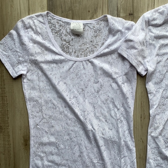 2 white Ts - Picture 4 of 4